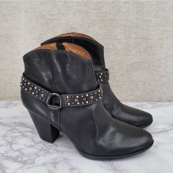 SOFFT Noreen Studded Black Leather Heeled Ankle Bootie 10M - Picture 1 of 14